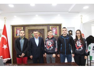 SEYDİŞEHİR BELEDİYESİ SPOR KULÜBÜ MUAY THAİ SPORCULARINDAN BAŞKAN TUTAL'A ZİYARET