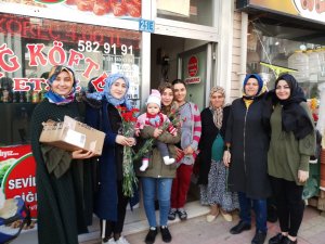 Kadınlar Günü’nde sevinçlerine ortak oldular