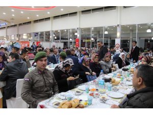 BAŞKAN TUTAL, ŞEHİT VE GAZİLER ONURUNA YEMEK DÜZENLEDİ