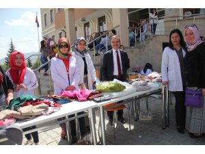 İhtiyaçlı öğrencilere kermes düzenlendi