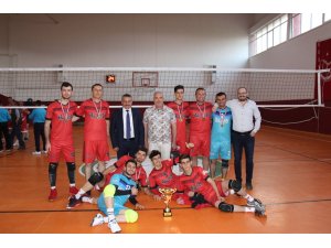 BAŞKANLIK KUPASI VOLEYBOL KARŞILAŞMALARINDA KUPALAR SAHİPLERİNİ BULD