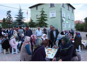 SEYDİŞEHİR BELEDİYESİNİN İFTAR SOFRASI KURAN MAHALLESİNE KURULDU