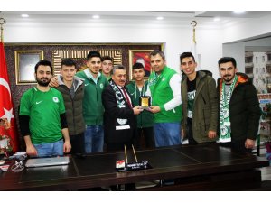 NALÇACILILAR SEYDİŞEHİR GRUBU BAŞKAN TUTAL’A PLAKET VERDİ