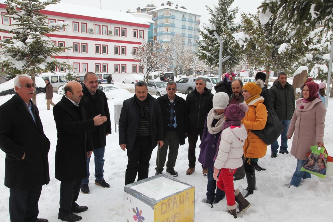 DRAMA ÖĞRENCİLERİNDEN SOKAK HAYVANLARINA BARINAK