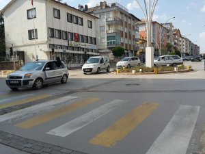 Düğün konvoyları trafiği felç ediyor