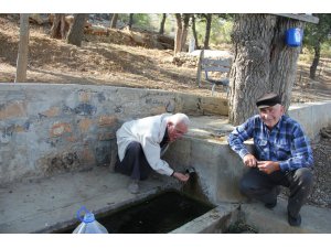 Taraşçı mahallesinde doğal kaynak suyu ilgi görüyor