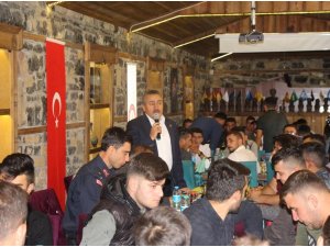 BAŞKAN TUTAL MEHMETÇİKLERLE YEMEK YEDİ