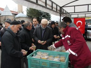 SARIKAMIŞ ŞEHİTLERİ ANISINA HELVA DAĞITILDI