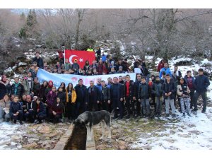 SPORCULAR SARIKAMIŞ ŞEHİTLERİ İÇİN BAYRAK AÇTI