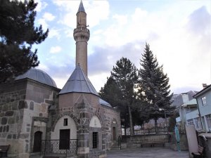 Asırlardır canlılığını koruyan tarihi cami