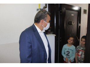 “EVDE KAL, KİTABINI AL”