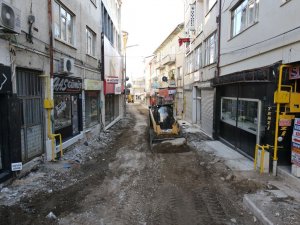 BANKALAR CADDESİNDE ZEMİN DÜZENLEME ÇALIŞMALARI BAŞLADI