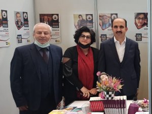 Öğretmen Yazar Sevim Erman kitaplarını imzaladı