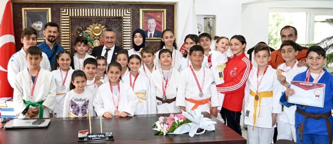 şampiyonlardan başkan tutal’a ziyaret