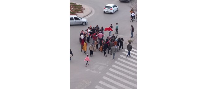 Bir başkadır. Esmer vatandasların asker ugurlaması