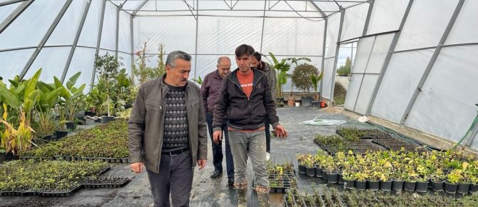 Başkan tutal rüzgardan serası zarar gören üreticiye destek