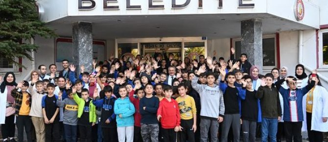 Başkan tutal’a öğrencilerden sürpriz ziyaret