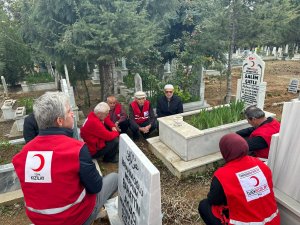 Kızılay Seydişehir Şubesi  HAYIRSEVERLER MEZARLARI BAŞINDA ANILDI