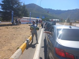 Seydişehir Belediyesi karpuz ikram ediyor