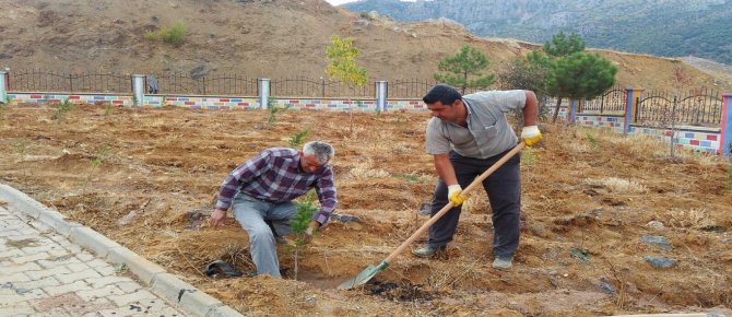 OKUL BAHÇELERİ GÜZELLEŞİYOR