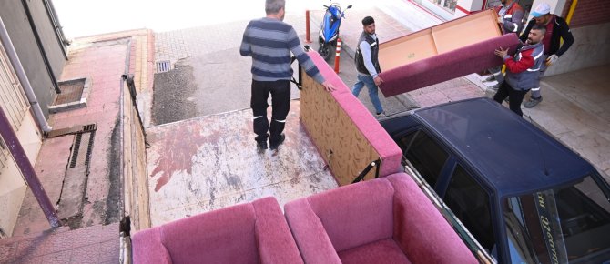 İHTİYAÇ FAZLASI EŞYALARI İHTİYAÇ SAHİPLERİNE ULAŞTIRIYORUZ