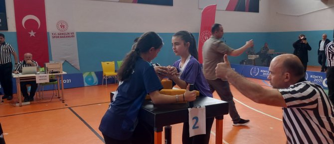 Seydişehir’de yıldızlar bilek güreşi müsabakaları başladı..