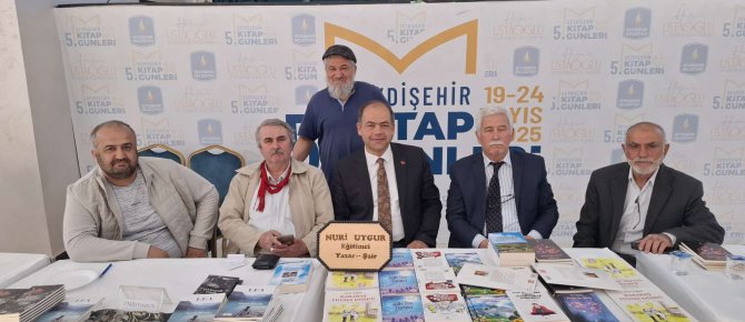 YAZARLAR İMZA VE SÖYLEŞİLERİNE DEVAM EDİYOR