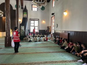 KIZILAY SEYDİŞEHİR ŞUBE BAŞKANLIĞI YAZ KURSU ÖĞRENCİLERİNE SEMİNERLER DÜZENLEDİ