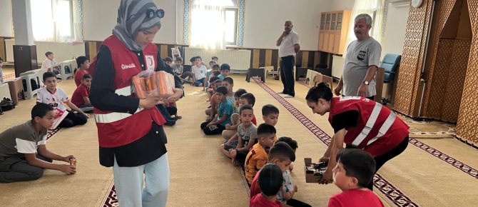 KIZILAY SEYDİŞEHİR ŞUBE BAŞKANLIĞI YAZ KURSU ÖĞRENCİLERİNE SEMİNERLER DÜZENLEDİ