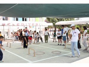 KÖYDE ŞENLİK VAR ORTAKARAÖREN HANÖNÜNDE DEVAM EDİYOR