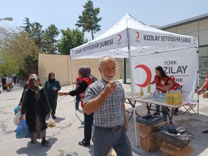 Kızılay’dan Sıcak Havalarda Serinleten İkram