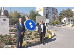 Türkiye İş Bankası'nın 101. Yılı Seydişehir'de Atatürk Anıtına Çelenk Sunularak Kutlandı