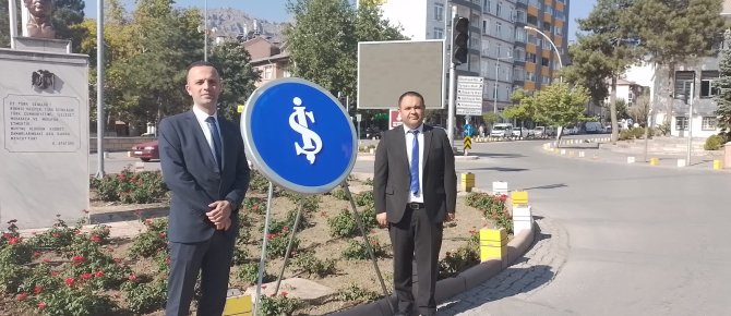 Türkiye İş Bankası'nın 101. Yılı Seydişehir'de Atatürk Anıtına Çelenk Sunularak Kutlandı