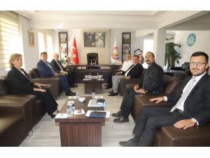 MÜDÜR ÖZTÜRK’TEN BAŞKAN USTAOĞLU’NA ZİYARET