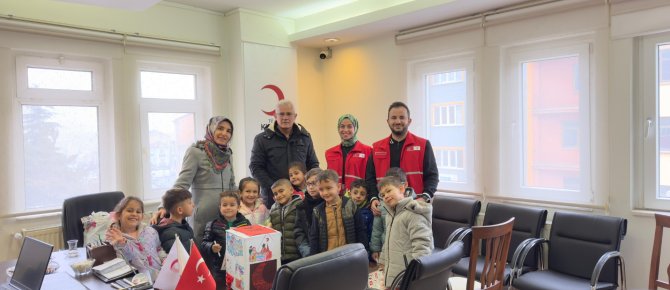 Cumhuriyet İlkokulu Anasınıfı Öğrencilerinden Kızılay’a Anlamlı Ziyaret..