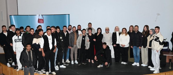 “BİZİM AKİF” TİYATRO OYUNU SEYDİŞEHİR’DE SAHNELENDİ