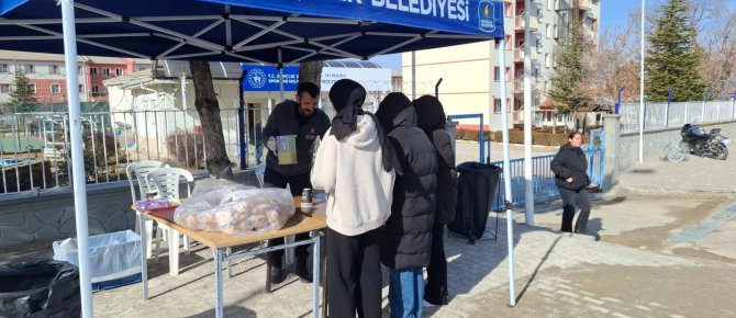 BELEDİYE’DEN ÖĞRENCİLERE ÇORBA İKRAMI