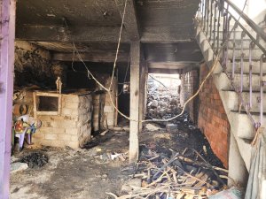 BAŞKAN USTAOĞLU’NDAN EVİ YANAN AİLEYE ZİYARET