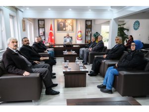 BAŞKAN USTAOĞLU SİYASİ PARTİ İLÇE BAŞKANLARI İLE BİR ARAYA GELDİ