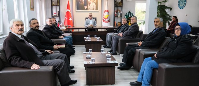 BAŞKAN USTAOĞLU SİYASİ PARTİ İLÇE BAŞKANLARI İLE BİR ARAYA GELDİ