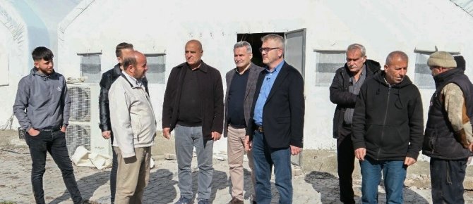 RÜZGARDAN SERASI ZARAR GÖREN ÜRETİCİYE BAŞKAN USTAOĞLU’NDAN ZİYARET