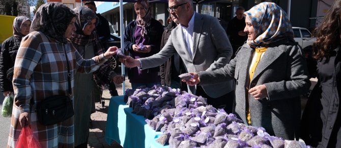 BAŞKAN USTAOĞLU’NDAN 8 MART JESTİ