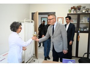 BAŞKAN USTAOĞLU’NDAN SAĞLIK ÇALIŞANLARINA ZİYARET