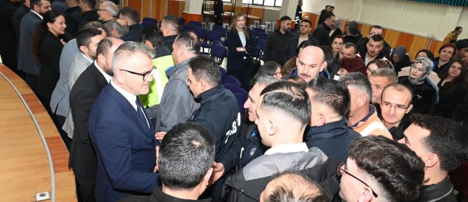 BAŞKAN USTAOĞLU ÇALIŞMA ARKADAŞLARI İLE BAYRAMLAŞTI