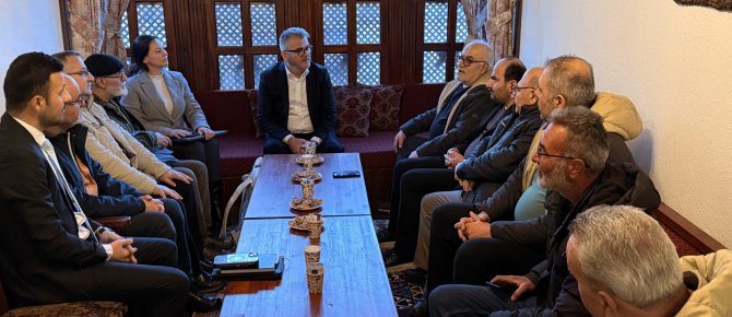 BAŞKAN USTAOĞLU’NDAN YEREL BASINLA İSTİŞARE TOPLANTISI