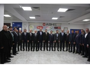 BAKAN ÇİFTÇİ, TÜRKİYE'NİN ÜRETEN GÜCÜ ÇUMRA ŞEKER FABRİKASI'NI ZİYARET ETTİ