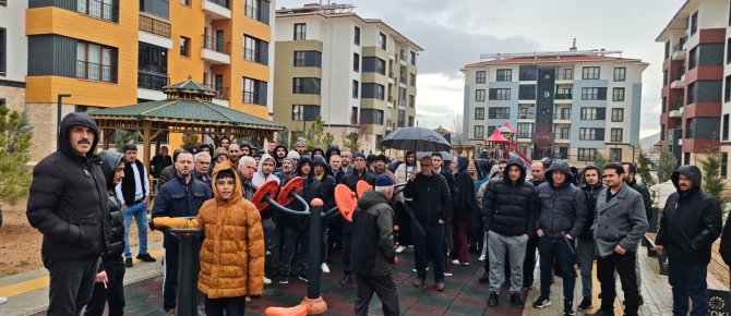 SEYDİŞEHİR’DE 496 KONUTLUK TOKİ SİTESİNDE AİDAT KRİZİ: