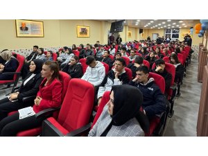 Konya’da Öğrencilere Dezenformasyonla Mücadele ve Güvenli Sosyal Medya Kullanımı Eğitimi Verildi