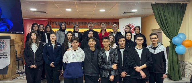 Konya’da Öğrencilere Dezenformasyonla Mücadele ve Güvenli Sosyal Medya Kullanımı Eğitimi Verildi