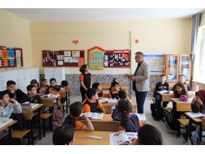 ÖĞRENCİLER YEREL YÖNETİMİ BAŞKAN USTAOĞLU’NDAN DİNLEDİ
